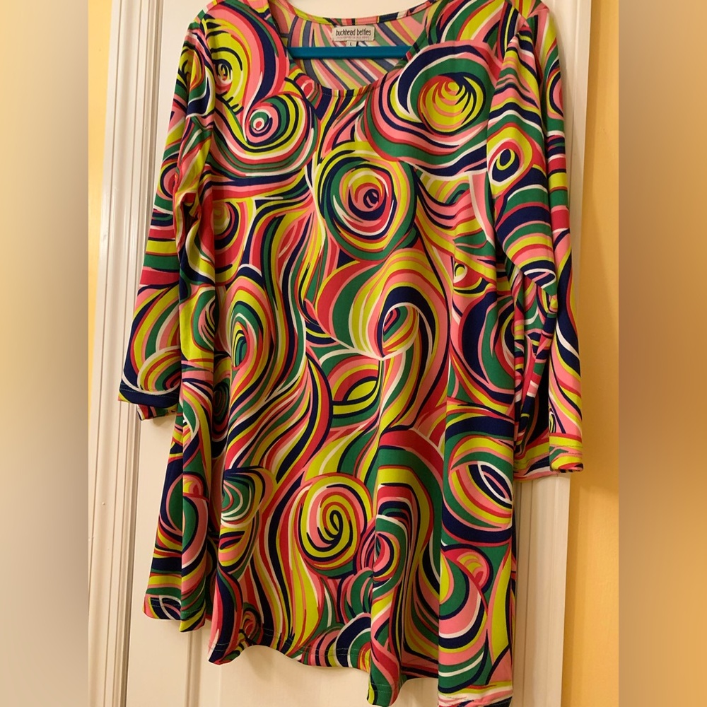 Buckhead Betties, size L, multi swirl tunic